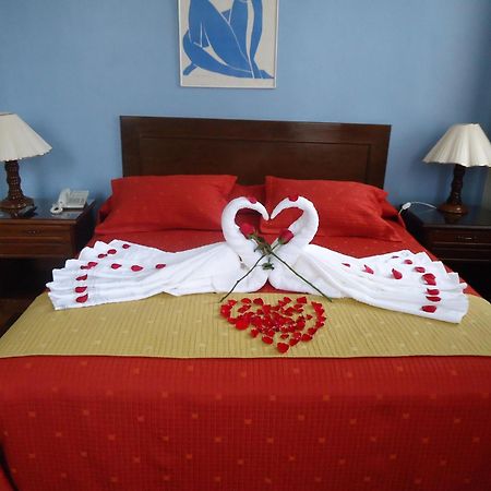Hotel Victoria Plaza ตาริฮา ภายนอก รูปภาพ