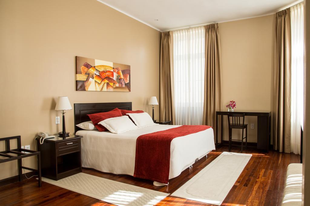 Hotel Victoria Plaza ตาริฮา ภายนอก รูปภาพ