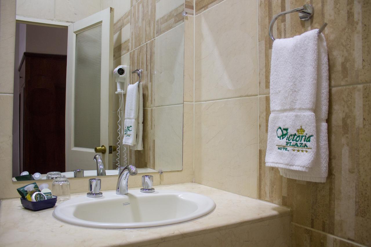 Hotel Victoria Plaza ตาริฮา ภายนอก รูปภาพ