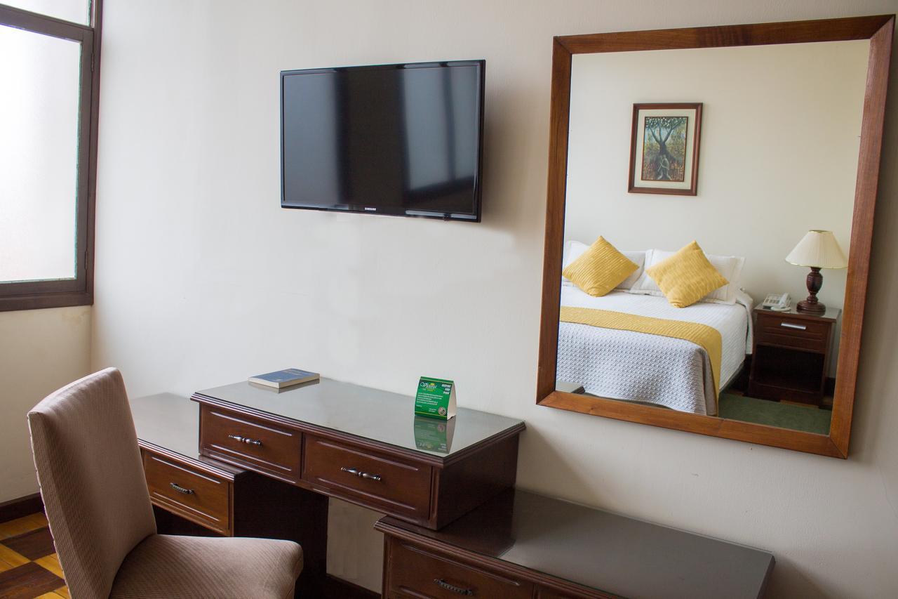 Hotel Victoria Plaza ตาริฮา ภายนอก รูปภาพ