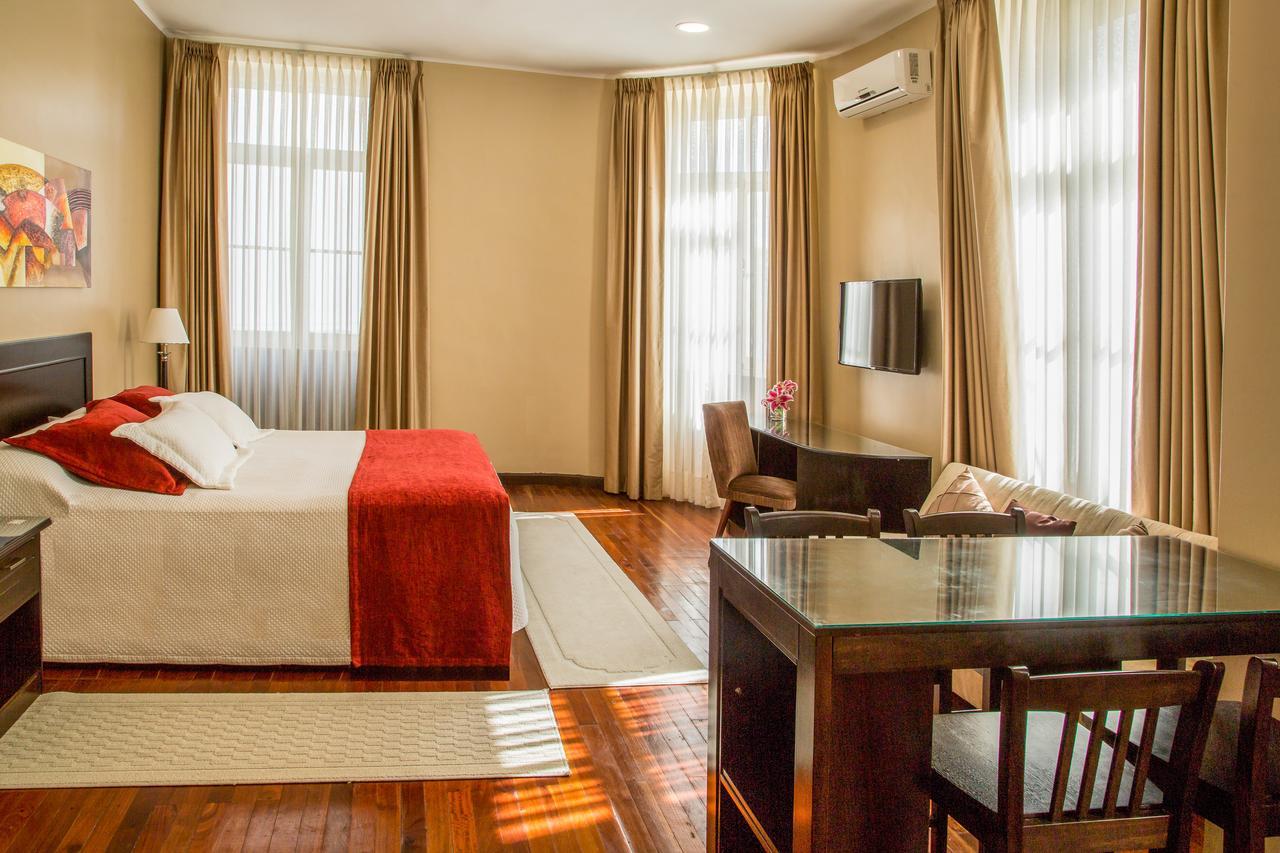Hotel Victoria Plaza ตาริฮา ภายนอก รูปภาพ